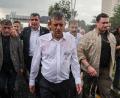 Bild: Ugur Yildirim/Dia Photo/AP/dpa
Özgür Özel trotzt dem Regen und seiner Absetzung als Parteichef