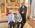 Bild: privat Walter Fischer 
Emilie und Fritz Fischer feierten gemeinsam mit Pfarrer Stefan Fischer in der Nikolauskirche in Kohlberg ihre diamantene Hochzeit. Dort hatten sie vor 60 Jahren geheiratet.
