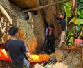 Bild: Uncredited/Metta Tham Rescue Kalasin/AP/dpa
Der Zugang zu der Höhle ist extrem eng.