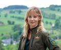 Bild: Hendrik Schmidt/dpa-Zentralbild/ZB
Als Försterin Saskia Bergelt steht Teresa Weißbach im ZDF-„Erzgebirgskrimi“ regelmäßig den Ermittlern zur Seite. (Archivbild)