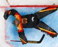 Bild: Andreas Becker/Keystone/dpa
Symbolträchtig: Deutschlands Torhüter Philipp Grubauer liegt auf dem Eis.