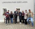 Bild: Stadt Marktredwitz
Die Dorferneuerung Lorenzreuth erhält den Staatspreis 2026. Darüber freuen sich die Beteiligten.