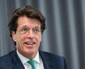 Bild: Sebastian Christoph Gollnow/dpa
Schaeffler-Vorstandschef Klaus Rosenfeld will sein Unternehmen breiter aufstellen und Geschäftsfelder in der Raumfahrttechnik erschließen. (Archivbild)
