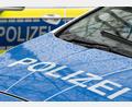 Bild: Soeren Stache/dpa
Nach der Kollision mit einem Pedelec an einer Kreuzung in München-Neuperlach schleuderte ein Auto in geparkte Fahrzeuge. (Symbolbild)