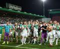 Bild: Daniel Karmann/dpa
Die Fürther Spieler feierten den Erfolg in der Relegation.