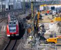 Bild: Sven Hoppe/dpa
Die Sperrung der S-Bahn-Stammstrecke bei Laim wird bis Freitag verlängert (Archiv).