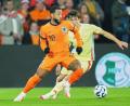 Bild: Peter Dejong/AP/dpa
Memphis Depay steht im Kader der Niederlande für die Fußball-WM. (Archivbild)