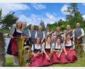 Bild: Robert Dotzauer
Ihren Beitrag zum Gelingen des vielversprechenden Musikabends leistet auch die Liedertafel. Der Männerchor geht auf eine musikalische Weltreise.