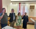 Bild: mfh
Die Vereidigung der neuen Gemeinderatsmitglieder nahm Bürgermeister Christian Beyer (rechts) vor: Michael Schöner (von links), Andreas Schaller, Udo Brückner, Stefanie Bär und Dr. Martina Weidner.