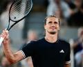 Bild: Julien De Rosa/AFP/dpa
Jubelt über den Drittrunden-Einzug bei den French Open: Alexander Zverev.