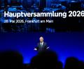 Bild: Florian Wiegand/dpa
Aufsichtsratschef Alexander Wynaendts begrüßt Aktionärinnen und Aktionäre zur ersten Präsenz-Hauptversammlung der Deutschen Bank seit 2019.