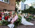 Bild: Oliver Berg/dpa
Blumen und Kerzen am Unfallort: In Dinslaken ist die Trauer nach dem Unfalltod zweier Kinder groß.