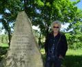 Bild: Houschka
Nach fast 40 Jahren zurück: Wolfgang Niedecken, der mit seiner Kölner Band BAP im Juli 1986 beim legendären Anti-WAA-Festival spielte, besuchte den am sogenannten Lanzenanger aufgestellten Gedenkstein in Burglengenfeld.