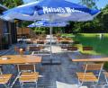 Bild: Thomas Graf/exb
Die Terrasse mit Kiosk direkt am Badeweiher.