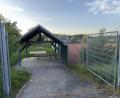 Bild: ge
Hier neben dem Stodelwirt soll der Mehrgenerationenpark entstehen – bestehende Spielgeräte und Tennisplätze werden eingebunden.