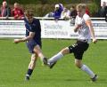 Bild: Hans Mark
Der SV Schwandorf-Ettmannsdorf II (blau) und Lukas Jobst (links) verpassen gegen den FC Oberhinkofen den direkten Wiederaufstieg.