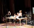 Bild: Tommy Hetzel/Wiener Burgtheater/dpa
Die Schauspielerinnen Mavie Hörbiger (l-r), Azaria Dowuona-Hammond, Sebastian Rudolph und Caroline Petersund bei der Leseprobe von Elfriede Jelineks „Unter Tieren“ im Burgtheater.
