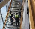 Bild: jak
Auch zum fünften Verhandlungstag erschien der Angeklagte in Hand- und Fußfesseln bei Gericht. Mindestens zwei weitere Verhandlungstage sind geplant, möglicherweise ist aber auch dann noch kein Ende in Sicht.