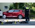 Bild: Fabian Strauch/dpa
Ein zerstörtes Fahrrad, ein verlorener Schuh auf der Fahrbahn - eine Frau hat drei Kinder angefahren.