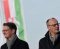 Bild: Rolf Vennenbernd/dpa
Am Montag kommt Kanzler Friedrich auf Einladung des NRW-CDU-Chefs Hendrik Wüst zu einer Klausur nach Meschede (Archivbild).