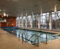 Bild: Jürgen Schelzke/exb
Die Schwimmhalle sieht auf den ersten Blick nicht baufällig aus – doch die Bausubstanz bereitet Sorgen.