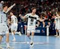 Bild: Philipp Szyza/dpa
Die Kieler Spieler bejubeln einen Treffer.