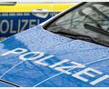 Symbolbild: Soeren Stache/dpa
Die Tirschenreuther Polizei sucht nach einem Fahrerflüchtigen, der in Waldershof ein geparktes Auto beschädigt hat.