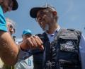 Bild: Moses Sawasawa/AP/dpa
Der WHO-Chef besucht den Ebola-Hotspot.