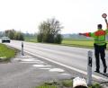 Bild: Daniel Löb/dpa
Bayernweit will die Polizei im Juni verstärkt auf Landstraßen kontrollieren. (Symbolbild)