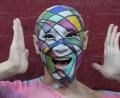 Bild: Sakchai Lalit/AP/dpa
Ein Teilnehmer nimmt an der jährlichen Pride-Parade zur Feier des Pride-Monats der LGBTQ+-Gemeinschaft in Bangkok teil.