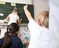 Bild: Bernd Weißbrod/dpa
Für Grundschulkinder sehen Wissenschaftler erhebliche Risiken bei der Nutzung sozialer Medien. (Archivbild)