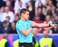 Bild: Tom Weller/dpa
Hatte im Finale alles im Griff: der deutsche Schiedsrichter Daniel Siebert.