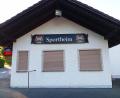 Bild: fpoz
Der neue griechische Wirt hat sich nach kurzer Zeit wieder vom TSV Waldershof verabschiedet. Doch es steht schon fest, dass die Rollläden im Sportheim nicht dauerhaft geschlossen bleiben.