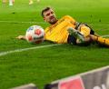 Bild: Robert Michael/dpa
Lars Bünning von Dynamo Dresden musste sich einer Hirn-Operation unterziehen und fällt lange aus. (Archivbild)
