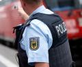 Bild: Sven Hoppe/dpa
Die Bundespolizei nahm die drei Jugendlichen mit aufs Revier, die Identität des vierten Beteiligten muss noch ermittelt werden. (Symbolbild)