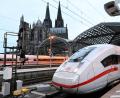 Bild: Roberto Pfeil/dpa
Die meisten Fernverkehrszüge auf deutschen Schienen tragen derzeit die Farben der Deutschen Bahn - doch zwei Konkurrenten wollen dem bundeseigenen Konzern Marktanteile abspenstig machen. (Archivbild)