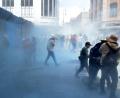 Bild: Luis Barron/eyepix via ZUMA Press Wire/dpa
Die Polizei setzte Tränengas ein.