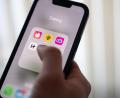 Bild: Alicia Windzio/dpa
Politische Vorlieben sind auf Dating-Apps ein wichtiges Auswahlkriterium - zumindest in den USA, wie eine Kölner Studie zeigt. (Archivbild)