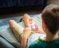 Bild: Getty/ZDF/dpa
Um pornografische Inhalte zu sehen, müssen Kinder im Internet nicht unbedingt gezielt danach suchen.