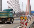 Bild: Thomas Banneyer/dpa
Die Bonner Nordbrücke ist bereits seit Februar für schwere Lkw gesperrt. (Archivbild)