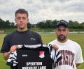 Bild: SV Inter Bergsteig Amberg
Noah Fellner (links) gemeinsam mit dem Sportlichen Leiter des SV Inter Bergsteig Amberg, Nikolai Dürbeck.