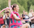 Bild: Alessandro Azzaro
Neun Hula-Hoop-Reifen gleichzeitig lässt Alessandra Azzaro aus Italien an ihrem Körper wirbeln und drehen.