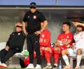 Bild: Soeren Stache/dpa
Havelse und Trainer Samir Ferchichi (2.v.l) könnten nun doch im Profifußball bleiben. (Archivbild)