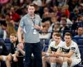 Bild: Philipp Szyza/dpa
Kiels Trainer Filip Jicha steht am Spielfeldrand. (Archivbild)