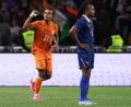 Bild: Franck Fife/AFP/dpa
Der Ivorer Guela Doué feiert seinen Treffer gegen Frankreich.
