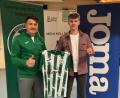 Bild: Tobias Eckert
Mitterteichs Trainer Mo Tamo (links) begrüßt Maurice Ströll.