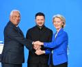 Bild: Ansgar Haase/dpa
Ukraines Präsident Selenskyj (M.) kann zufrieden sein: die EU-Verhandlungen mit seinem Land können in eine substanzielle Phase eintreten. (Archivbild)