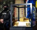 Bild: Sem Van Der Wal/ANP/dpa
Die Diebe stahlen auch diesen Goldhelm. (Archivbild)