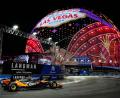 Bild: John Locher/AP/dpa
Bis mindestens 2037 sollen Formel-1-Fahrer mit den Attraktionen von Las Vegas als Hintergrund Rennen fahren. (Archiv-Foto)
