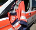 Bild: Patrick Seeger/dpa
Sanitäter bringen die Verletzten in Krankenhäuser. (Symbolbild)